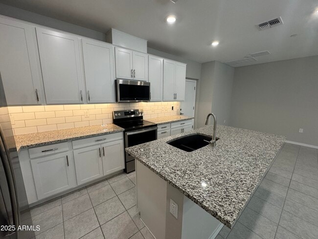Primary Photo - 775 E Furness Dr