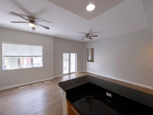 Building Photo - 2343 Vintage Dr