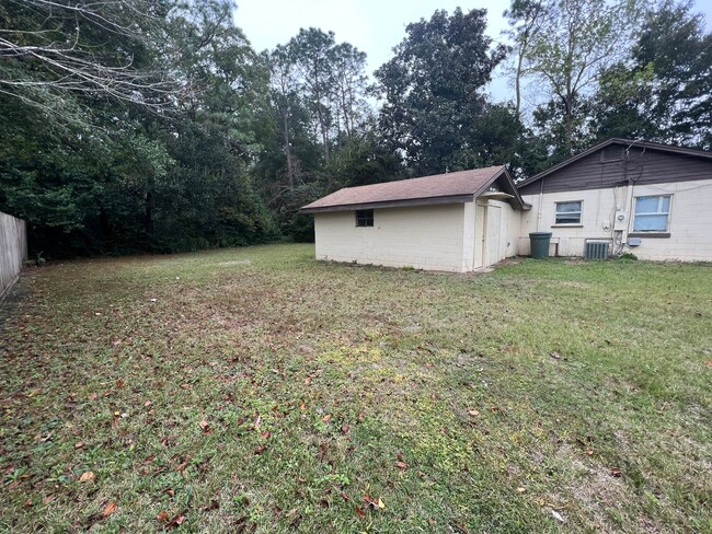 Building Photo - Northwest Pensacola - 2 bedroom, 1 bathroom