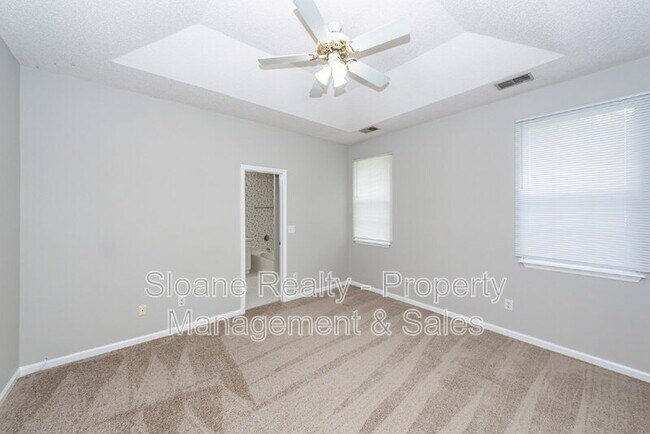Building Photo - 1584 Kentwood Cir