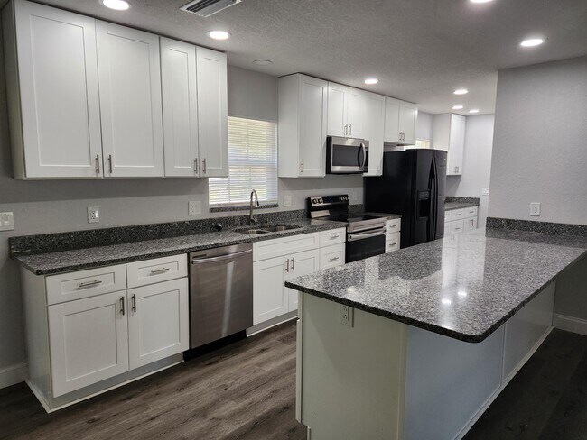 Building Photo - 606 Woodhill Ct