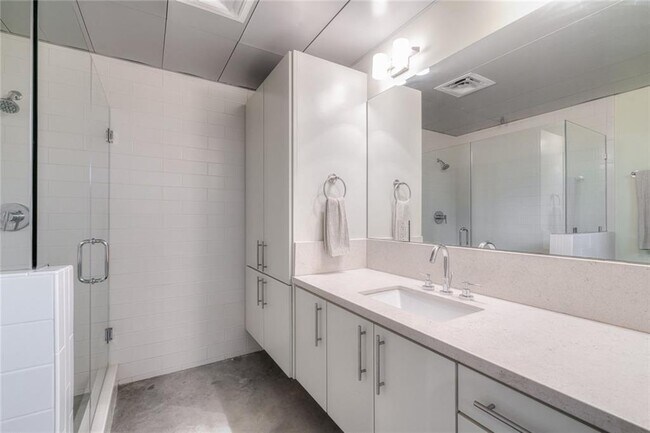 Building Photo - 1401 Eva St