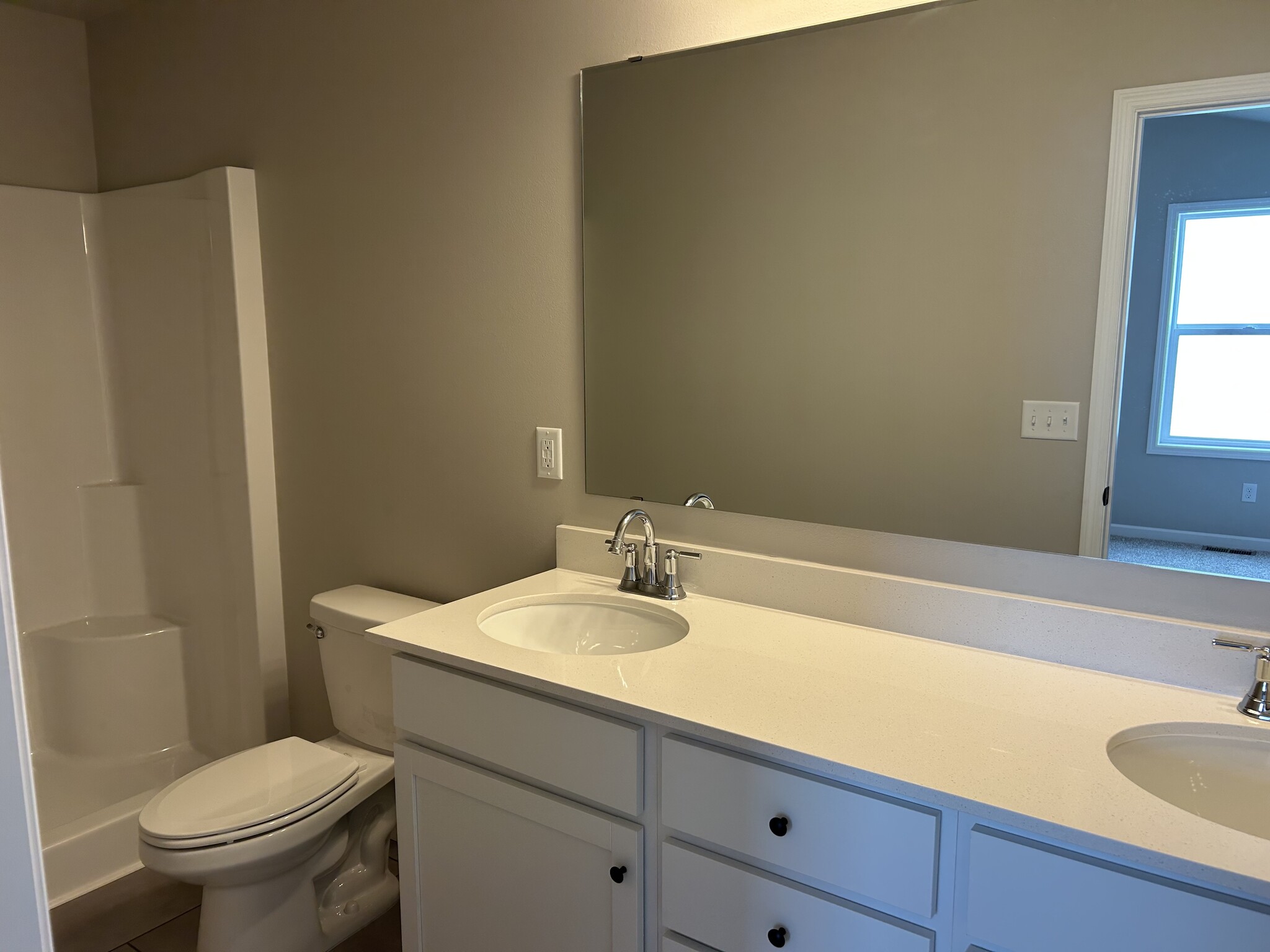 Full master bathroom - 5940 S Coneflower Ave