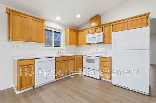 Building Photo - 8503 Desoto Dr