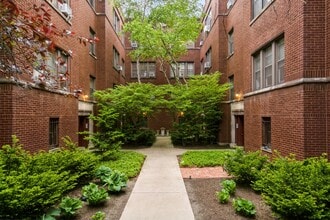 Building Photo - 1327 W Addison St