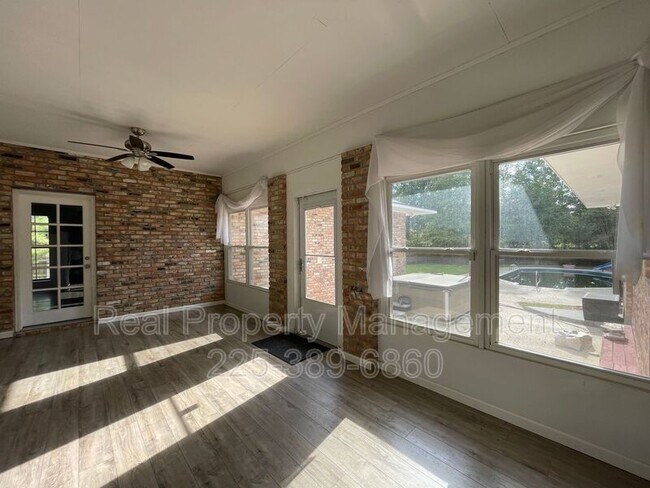Building Photo - 25491 Plantation Ave
