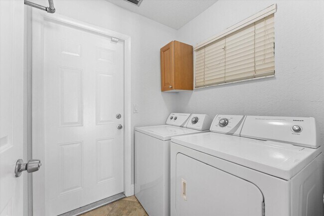 Building Photo - 11580 NW 20th Dr