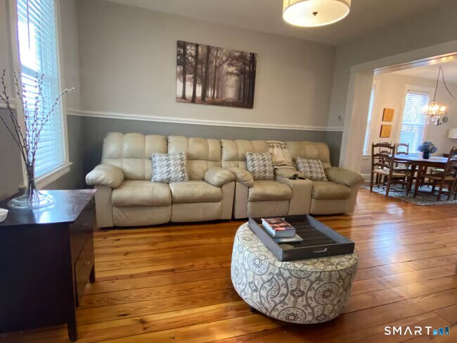 Building Photo - 27 Quintard Ave