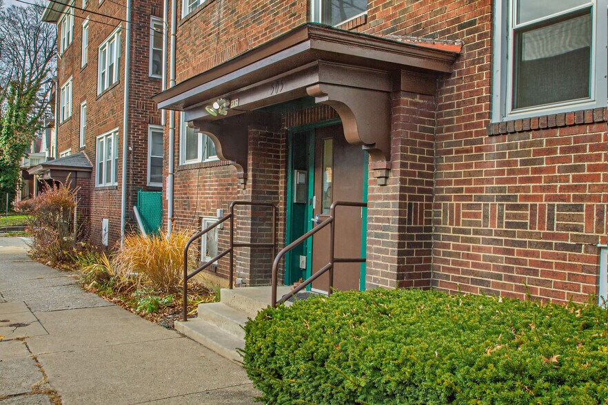 Building Photo - 505 South Ave