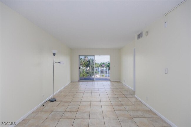 Building Photo - 2885 Palm Beach Blvd