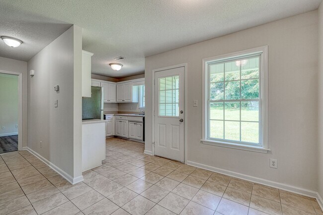 Building Photo - 567 Seays Crest Dr
