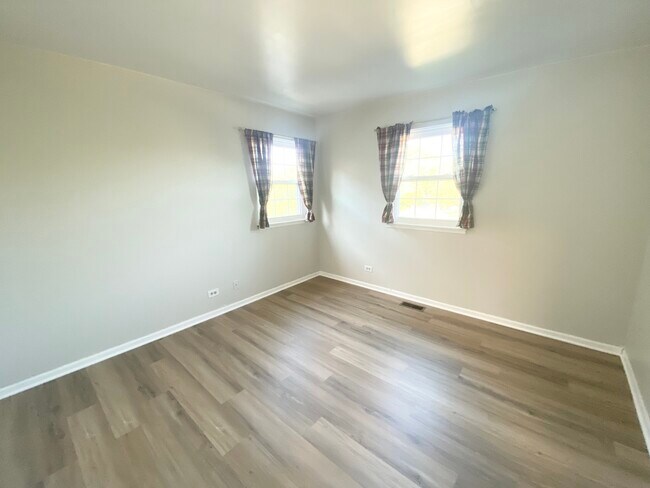 Building Photo - 6504 Kensington Pl
