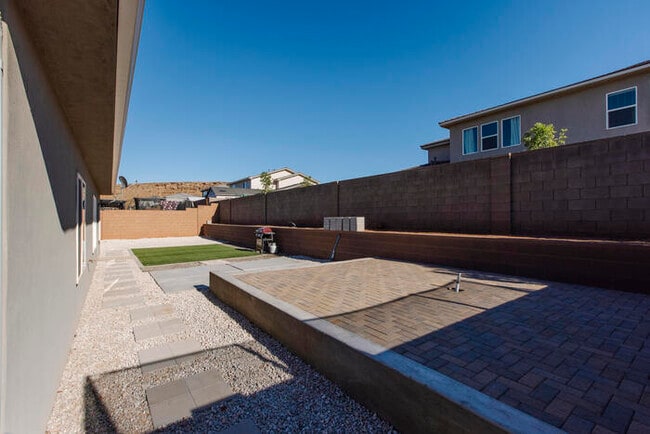 Building Photo - 3338 E Crimson Ridge Dr