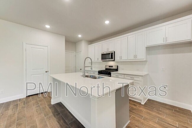 Building Photo - 737 Portina Dr