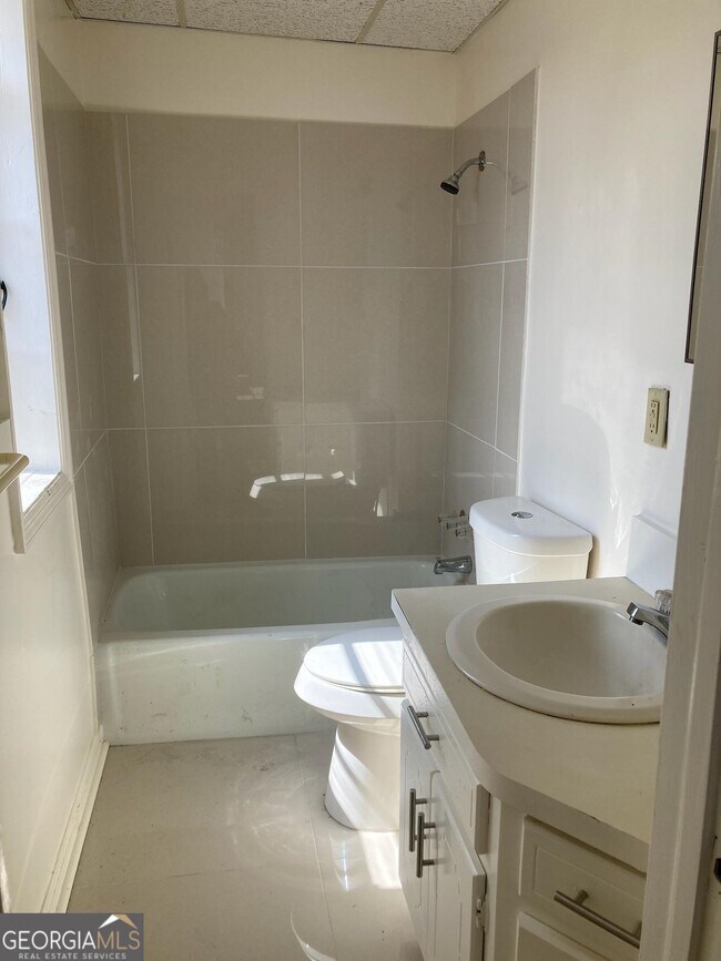 Building Photo - 1529 S Main St