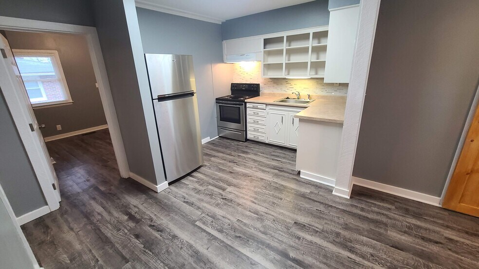 Building Photo - 225 Lexington Rd