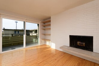 Building Photo - 901 5th Ave N