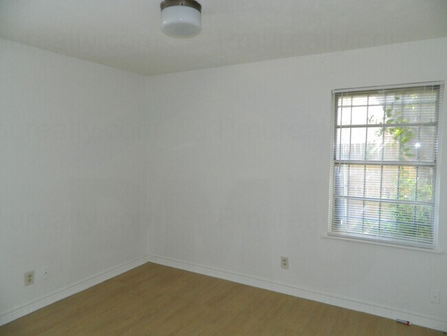 Building Photo - MOVE IN SPECIAL $500 OFF ON THE FIRST MONTH'S RENT! COMING SOON! Classic 4-Bed, 1.75-Bath Brick H...