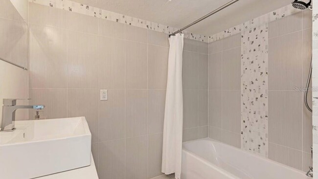 Building Photo - 7692 Cove Terrace