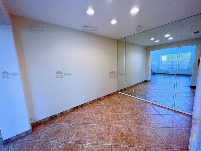 Building Photo - End unit 4 Bedroom House Available Now in ...