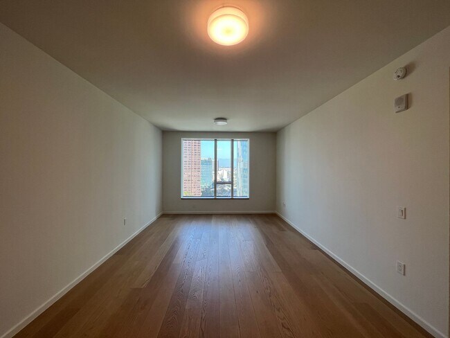 Building Photo - Luxury Executive Condo for Rent - DTLA