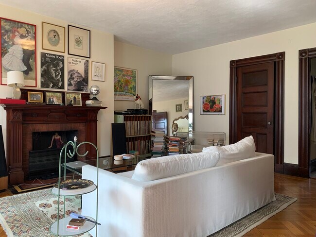 Building Photo - 273 Newbury St