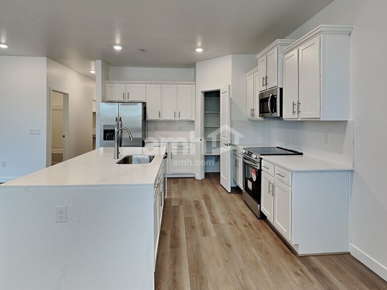 Building Photo - 7429 S Paseo Monte de Oro