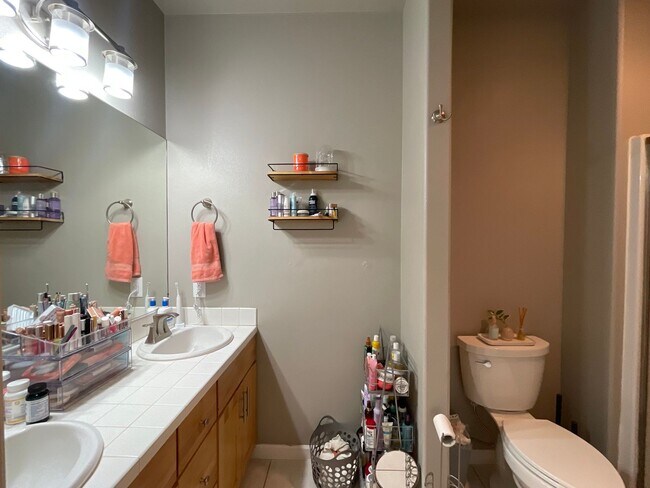 Building Photo - LEASE ASSIGNMENT AVAILABLE MARCH 1: Spacious 4 bdrm, 3 bath home in Cedar Ridge Development!