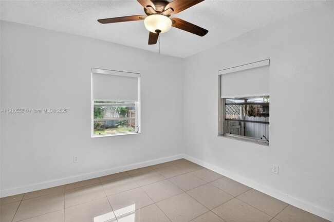 Building Photo - 2744 SW 23rd Terrace