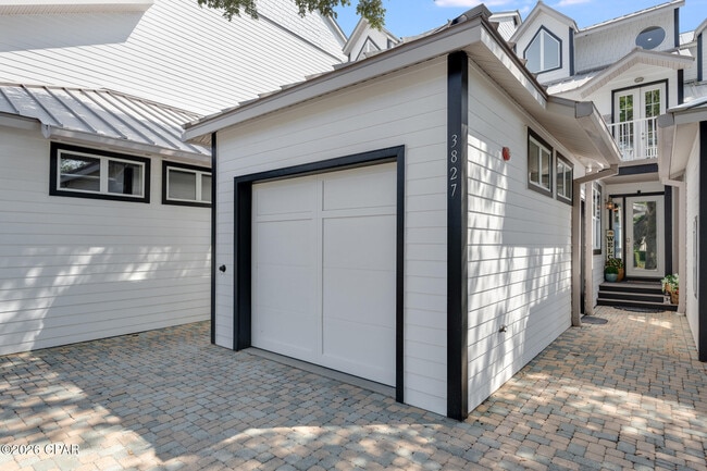 Building Photo - 3827 Mariner Dr