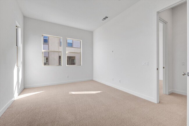Building Photo - 2058 Hollyleaf Ter