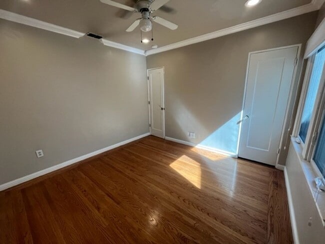Building Photo - Beautiful 2bed 1bath home in East Sac- Min...