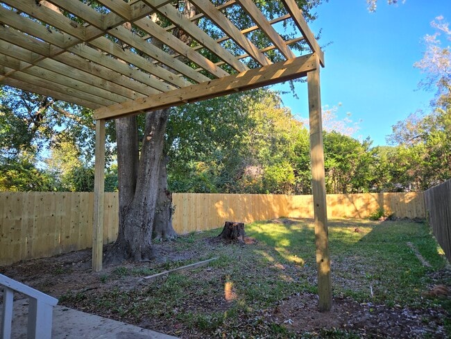 Building Photo - 917 S 11th St