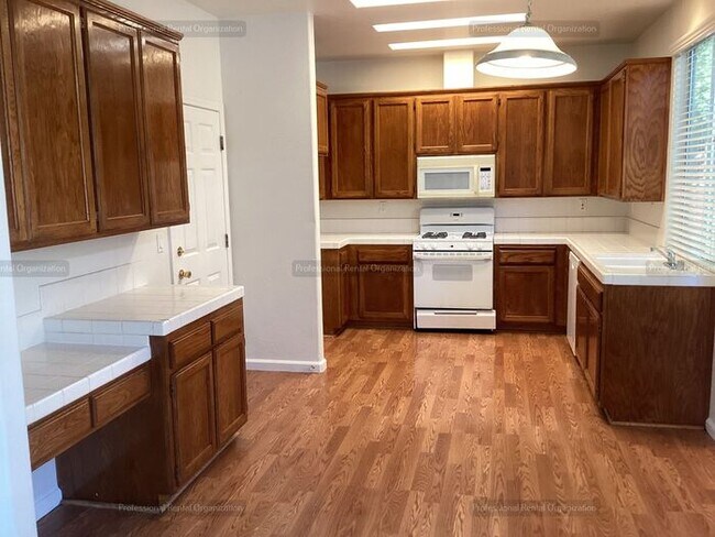 Building Photo - “Bright & Inviting Santa Rosa Home | Cathe...