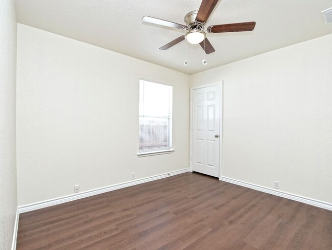Building Photo - Beautiful 4 Bedroom / 2 Bath Home in Eagle...