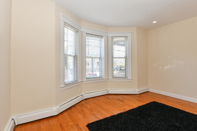 Building Photo - 1402 8th St