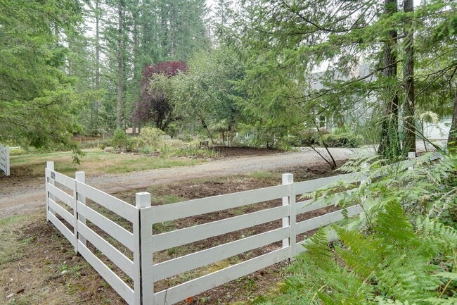 Building Photo - Ravensdale 3 Story, close to Lake Retreat,...