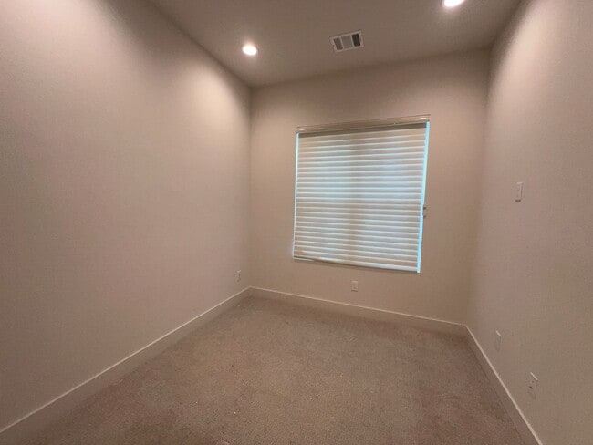 Building Photo - 2414 Gray St