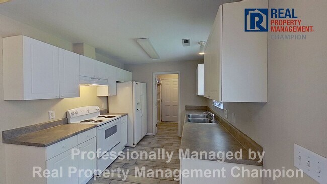 Building Photo - 3 BD/2BA Home with Fenced Back Yard in Azalea Trace - Students Welcome