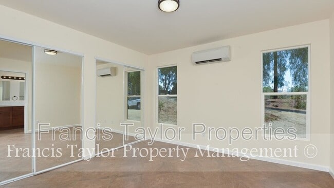 Building Photo - 2559 Haas St