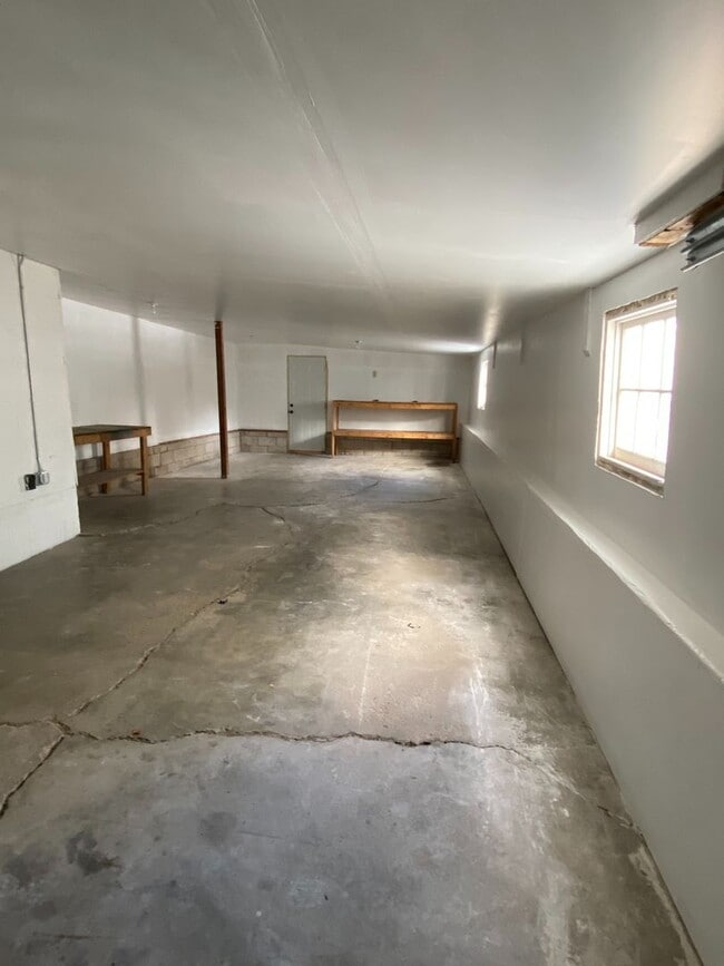 Building Photo - West Side 3 bedroom, 2 bathroom home for rent