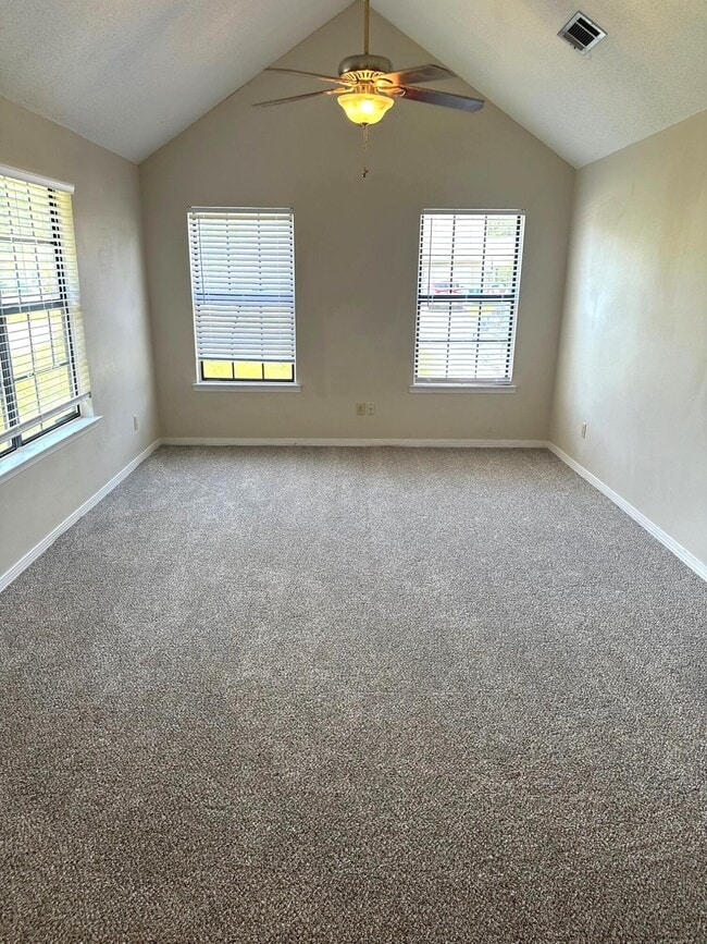 Building Photo - 1825 Hunters Path