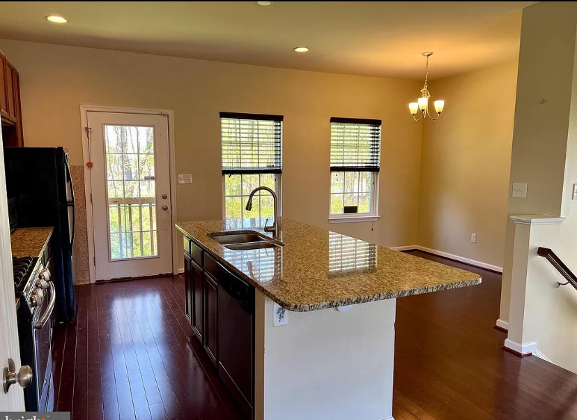 Building Photo - 689 Jacobsen Cir