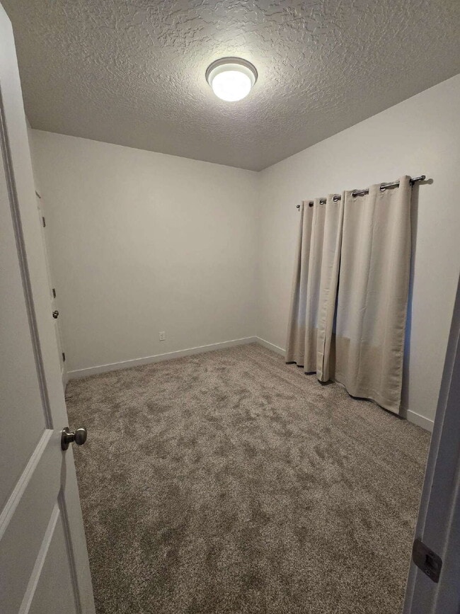 Building Photo - "Chic 3-Bed Townhouse with Pool Access in Bluffdale!"
