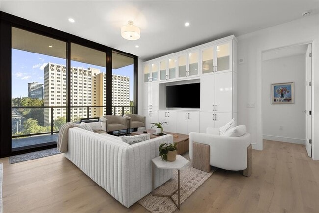 Building Photo - 2425 Peachtree Rd NE