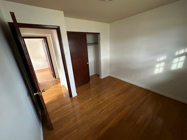 Building Photo - Brinwood Property APT A