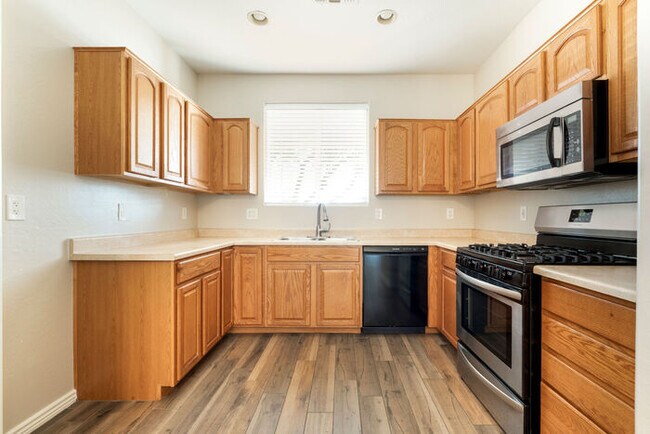 Building Photo - 3 bedroom Home!!