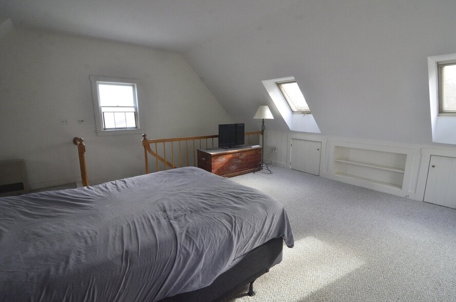 Building Photo - 357 Bayview Rd