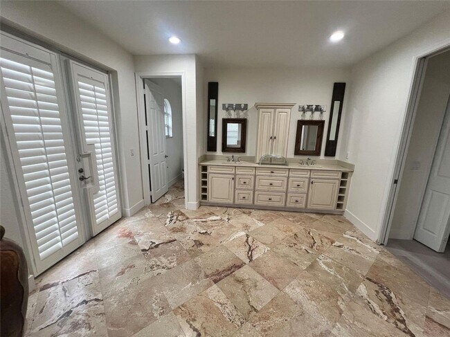 Building Photo - 6301 SW 58th Ct