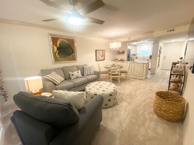 Building Photo - 2 bedroom 2 bathroom furnished seasonal rental